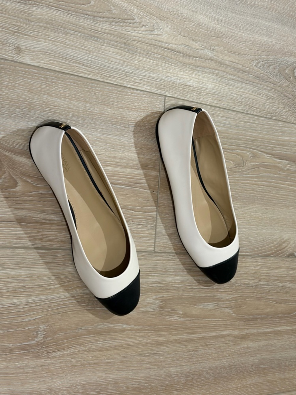 NEVER WORN - Michael Kors Cream and Black Leather Ballet Flats - Size 10 - Picture 7 of 9